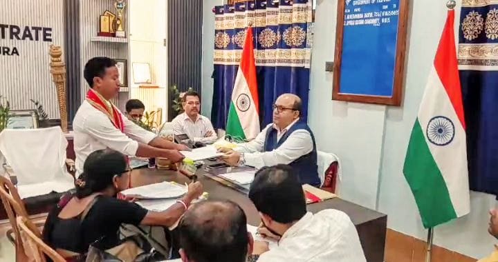 ব্যাপক উৎসাহে মনোনয়ন জমা বামফ্রন্ট প্রার্থীর  