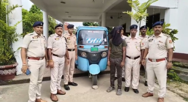 ছাত্রীর সোনার চেইন ছিনতাই কাণ্ডে গ্রেফতার অটোচালক