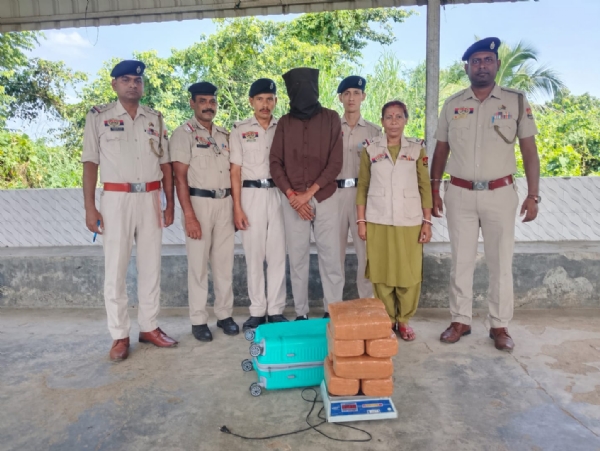 আগরতলা রেলস্টেশনে গাঁজা সমেত গ্রেফতার যুবক