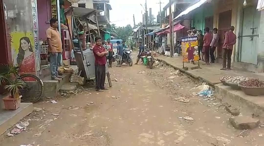 চাঁদার জুলুমবাজি নিয়ে ভাঙচুর দোকান 