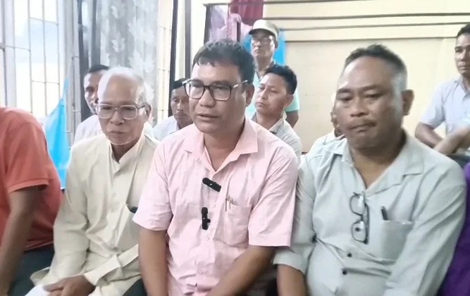 ফের অনির্দিষ্টকালের অবরোধের হুঁশিয়ারি প্রাক্তন বৈরি গোষ্ঠীর