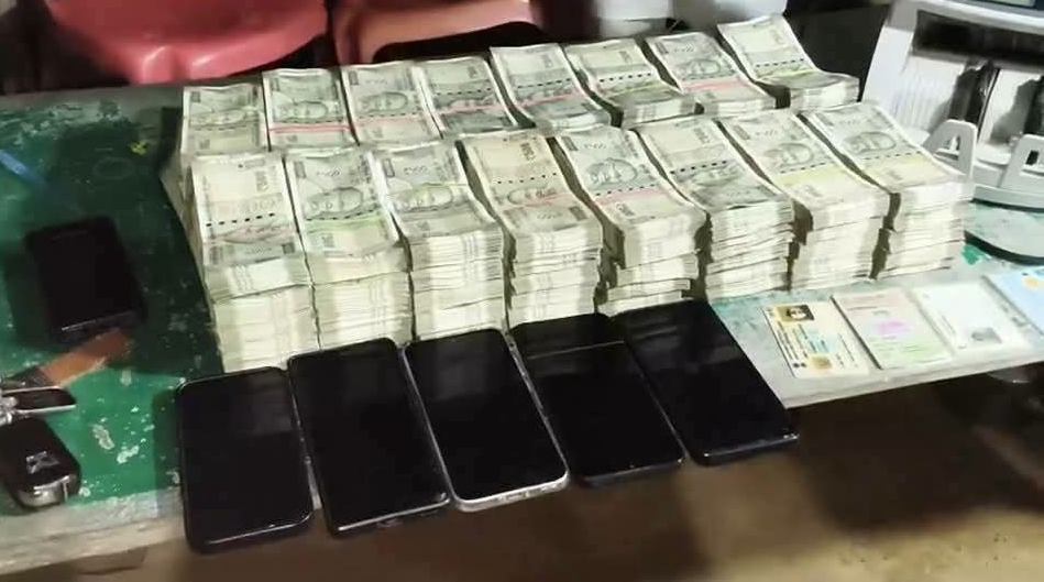 পুলিশের নাকা চেকিংয়ে উদ্ধার নগদ ৪০ লক্ষ টাকা