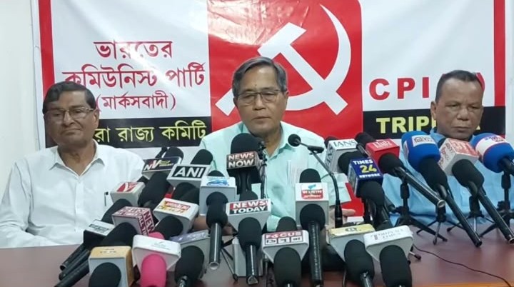 ‘গণতন্ত্র আজ লজ্জিত’ — দাবি বিরোধী দলনেতার  