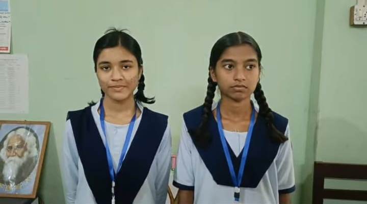 অভাবের ঘর থেকে উচ্চমাধ্যমিকে উজ্জ্বল সাফল্য দিয়া-স্নেহার  