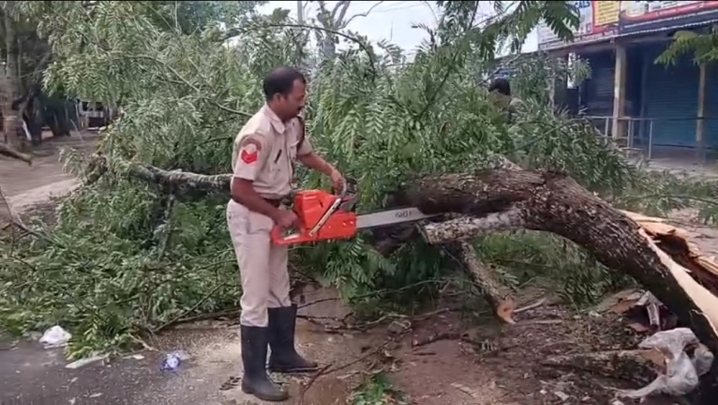 কালবৈশাখীর ঝড়ে ব্যাপক ক্ষয়ক্ষতি, ধর্মনগরে বিপর্যস্ত জনজীবন 