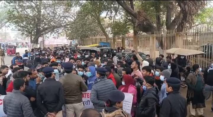 দ্রুত নিয়োগের চেয়ে ফের রাজপথে টেট উত্তীর্ণরা 