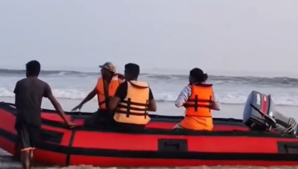 মন্দারমণিতে সমুদ্রস্নানে নেমে তলিয়ে গেল ছয় বন্ধু, উদ্ধার চার, নিখোঁজ দু’জন