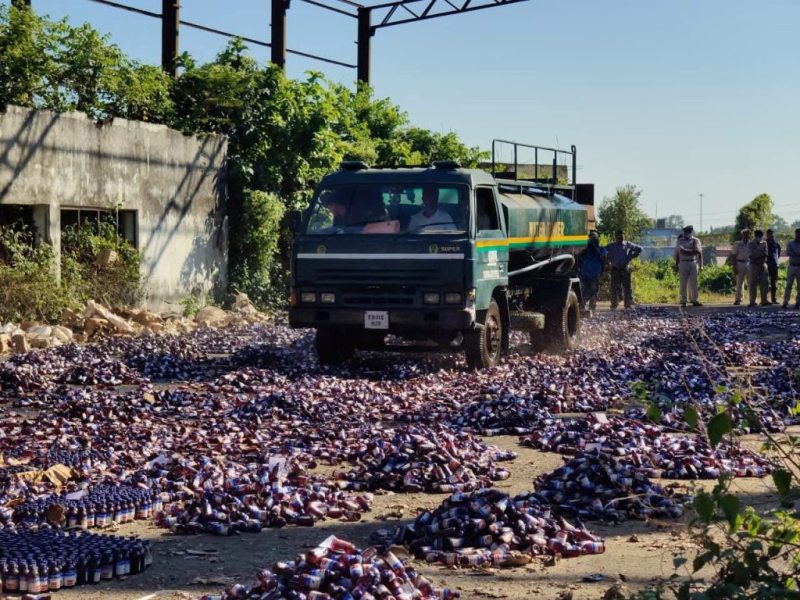 দেড় কোটি টাকার ফেন্সিডিল ধ্বংস