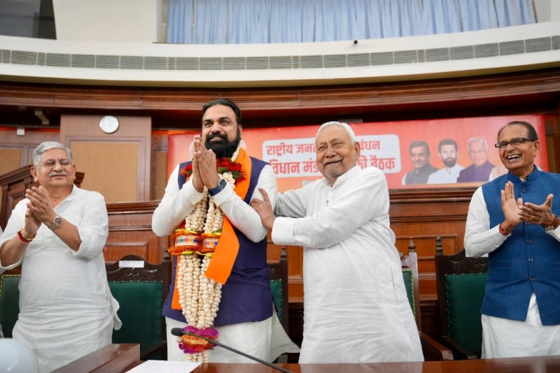  ইস্তফা দিলেন নীতীশ কুমার, বিহারের নয়া মুখ্যমন্ত্রী সম্রাট চৌধরী