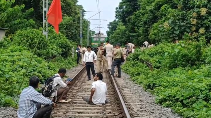 প্রাক্তন জঙ্গিদের ডাকা ৭২ ঘন্টার অবরোধে স্তব্ধ ত্রিপুরা