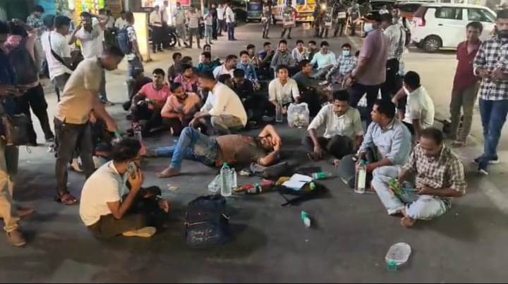 জেআরবিটির সামনে দিনভর বিক্ষোভ চাকরিপ্রার্থীদের