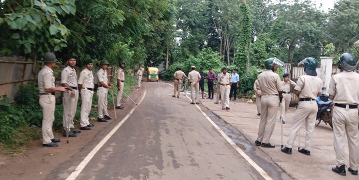আরডি অফিস চত্বরে হামলা, সরকারি গাড়িতে ভাঙচুর 