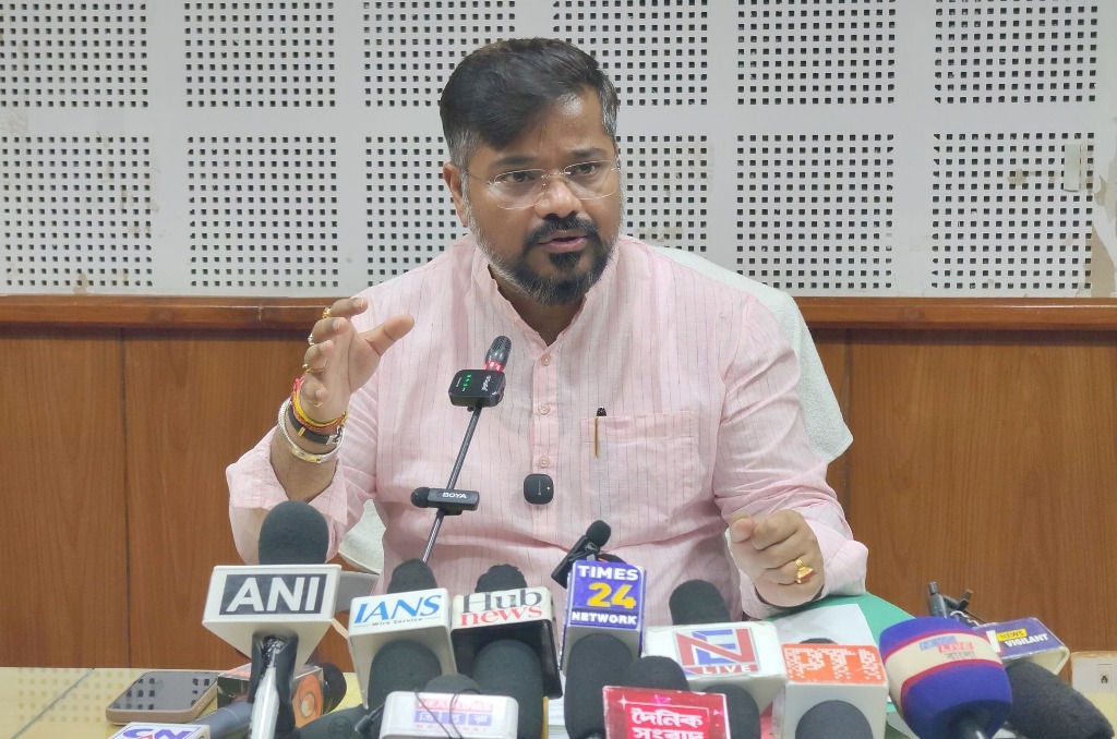 সরকারি কর্মচারীদের জন্য এখন প্রতি শনিবার ছুটি ঘোষণা রাজ্যে 