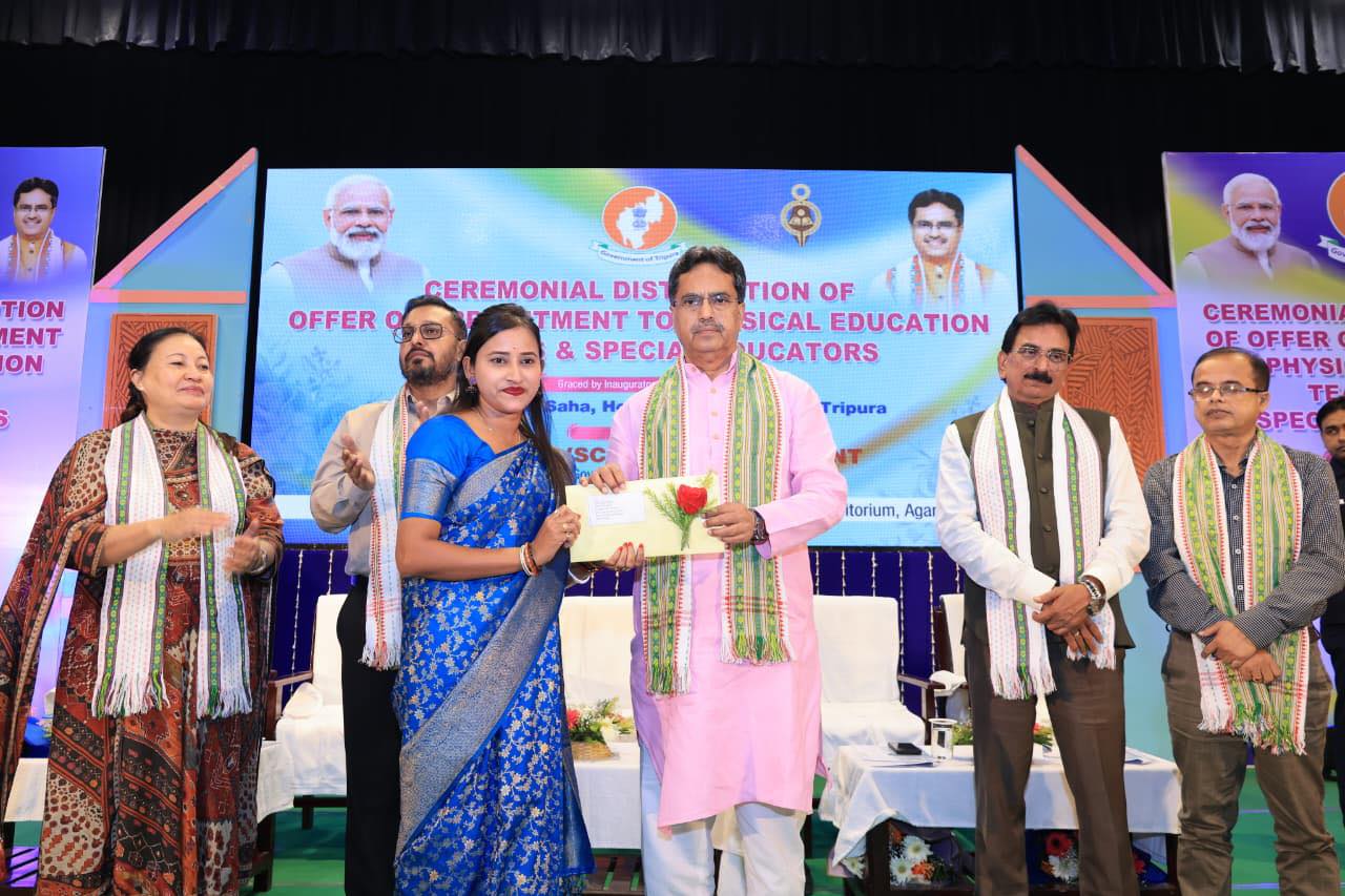 রাজনৈতিক পরিচিতির দিন শেষ, যোগ্যতা থাকলেই চাকরি পাওয়া সম্ভব : মুখ্যমন্ত্রী 