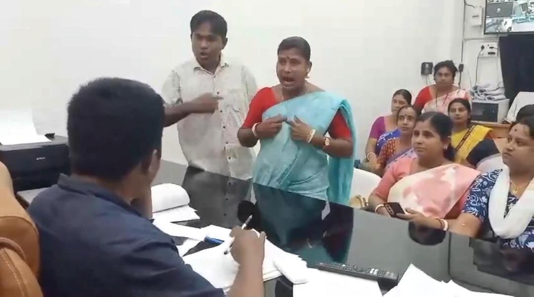 বিডিও'র সাথে অশালীন আচরণ, উত্তপ্ত পরিস্থিতি অমরপুরে 