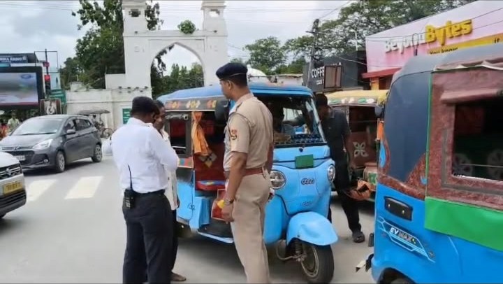 শহরে ঢুকলেই কড়া ব্যবস্থা, ই-অটোকে জরিমানা ট্রাফিকের 