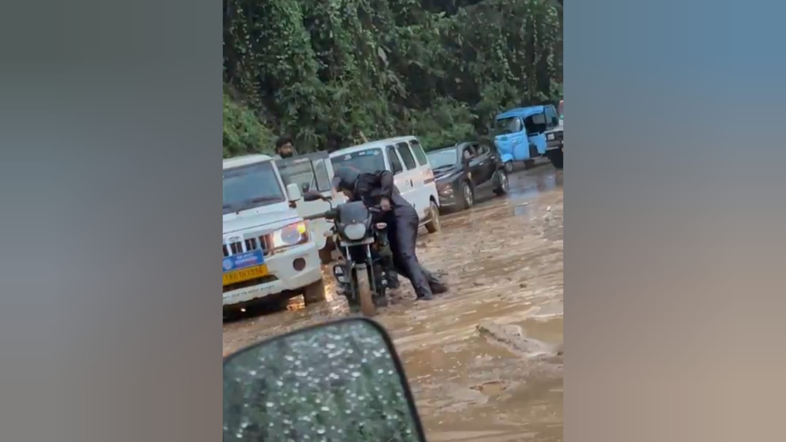 মরণফাঁদে বিকল্প জাতীয় সড়ক, চরম দুর্ভোগে নিত্যযাত্রীরা 