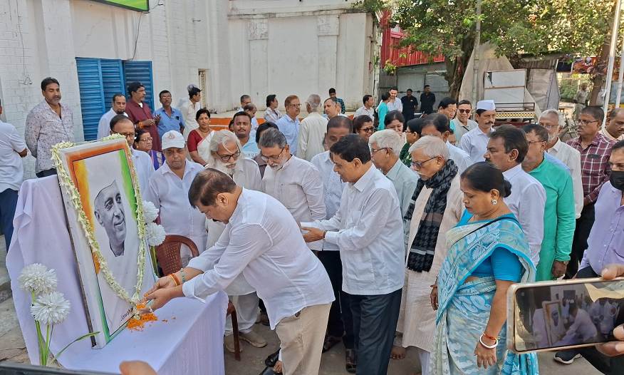 কংগ্রেস ভবনে নেহেরুর জন্মদিন পালন