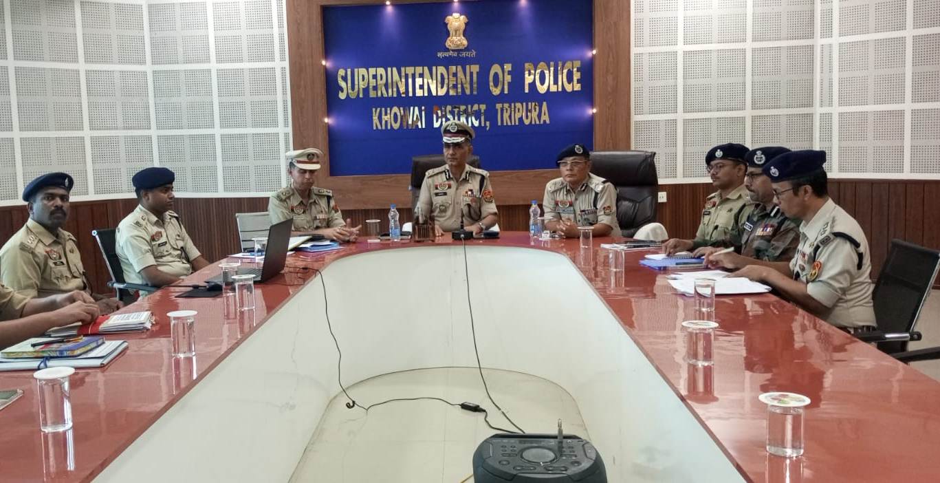 রাজনৈতিক সন্ত্রাস নিয়ে খোয়াইয়ে রুদ্ধদার বৈঠক ডিজিপি'র 