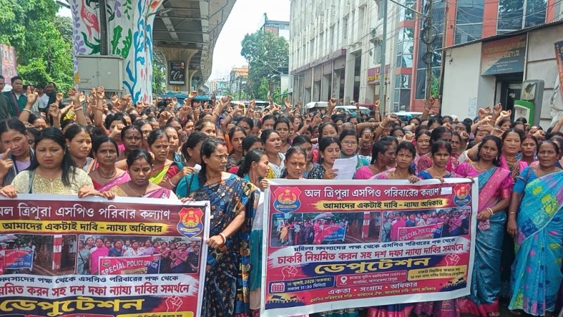 এসপিও পরিবারের ক্ষোভে উত্তাল পুলিশ সদর দফতর