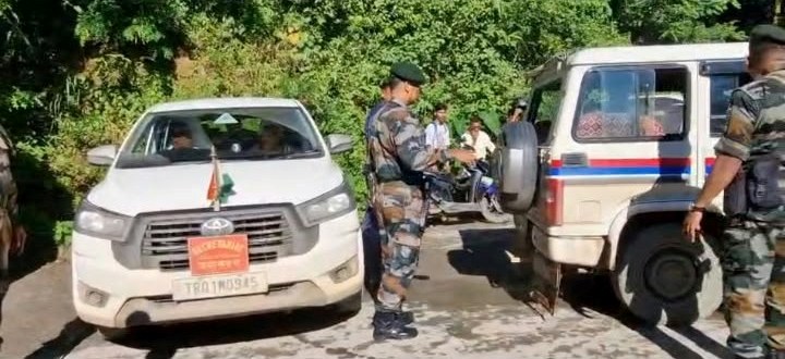 জাতীয় সড়ক অবরোধের জেরে আটকে পড়েন উচ্চ-শিক্ষামন্ত্রী 
