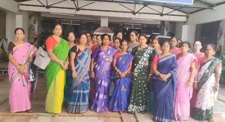 বেতন বঞ্চনার অবসান চেয়ে ডেপুটেশন অঙ্গনওয়াড়ি কর্মীদের 
