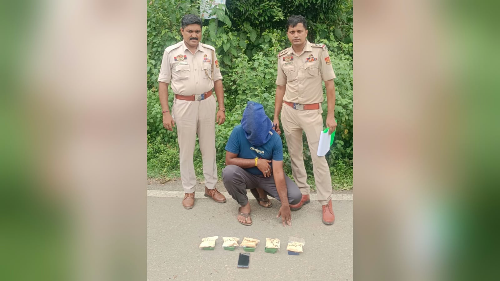 এমবিবি কলেজ চত্বরে ২০ লক্ষ টাকার ড্রাগস সহ আটক পাচারকারী 