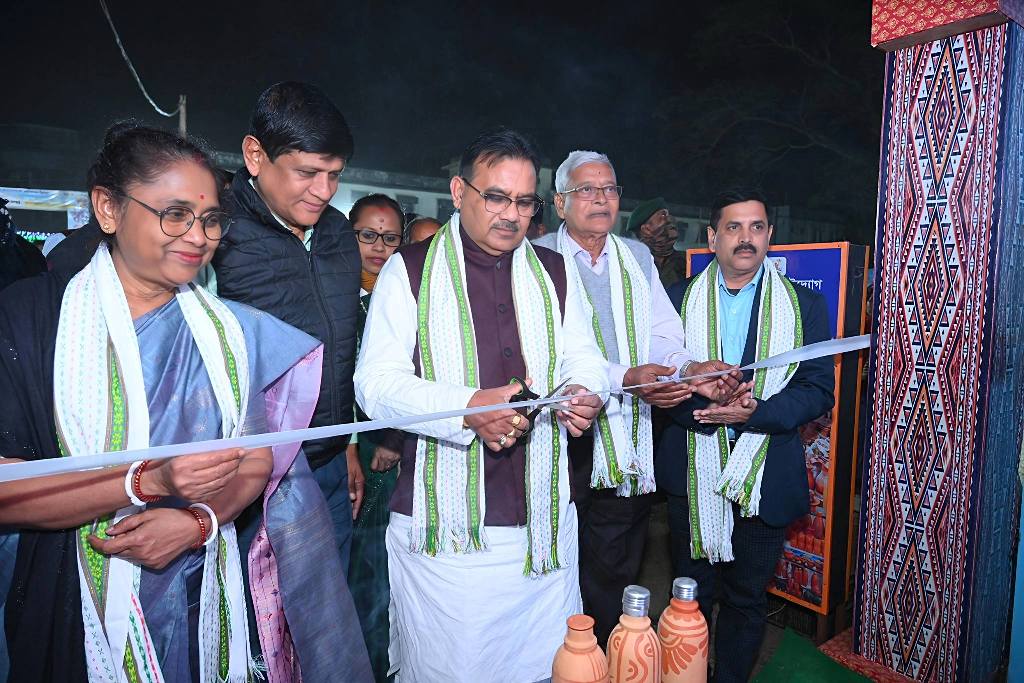 মহিলাদেরকে রোজগারের আওতায় আনাই অন্যতম প্রধান লক্ষ্য : অর্থমন্ত্রী 