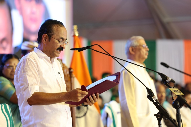 কেরলমেও মহিলাদের বিনামূল্যে বাস পরিষেবা, শপথ নিয়ে ঘোষণা মুখ্যমন্ত্রীর