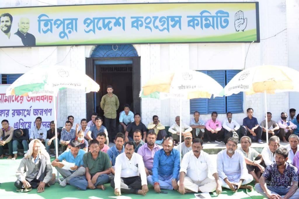 অসংগঠিত শ্রমিক কংগ্রেসের তিন দফা দাবিতে গণঅবস্থান