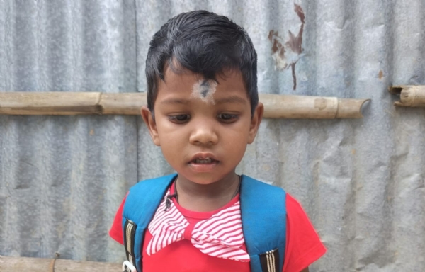 জলে ডুবে মর্মান্তিক মৃত্যু আড়াই বছরের শিশু কন্যার 