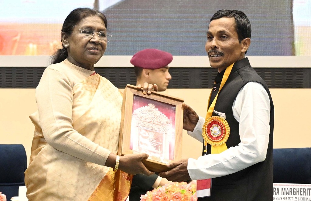 রাষ্ট্রপতি পুরস্কারে ভূষিত বাঁশ শিল্পী রঞ্জিত দাস