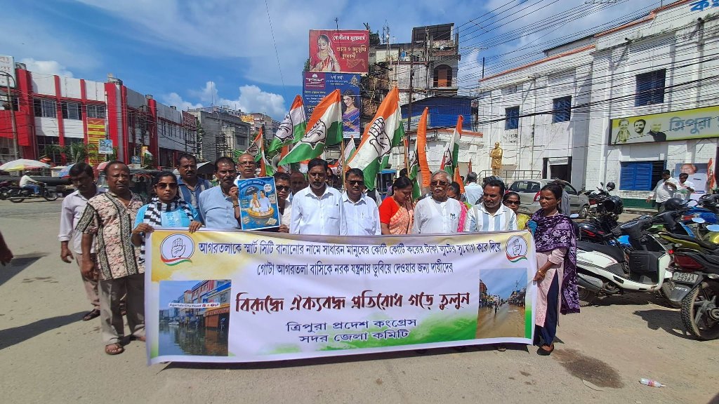 স্মার্ট সিটির বিরুদ্ধে গর্জে উঠলো কংগ্রেস  