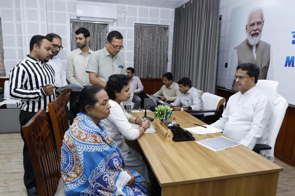 মুখ্যমন্ত্রীর সাথে কথা বলে সমস্যা সমাধানে আশ্বস্ত প্রত্যাশীরা 