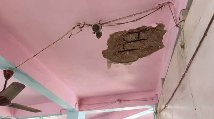 সমবায় ব্যাঙ্কে হটাৎই বিপত্তি, ছাদের অংশ ভেঙে পড়ে আহত দুই 