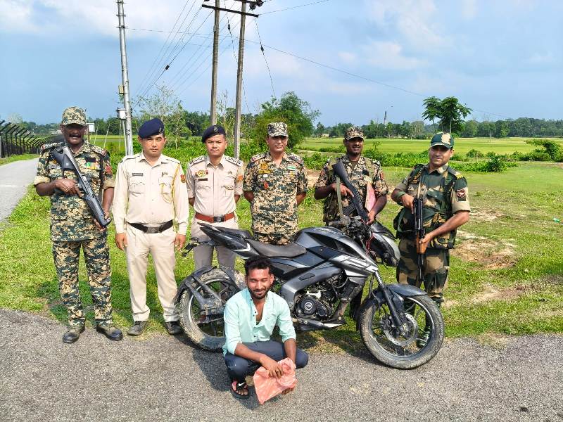 নদীপথে বাংলাদেশে পাচার হওয়া বাইক উদ্ধার