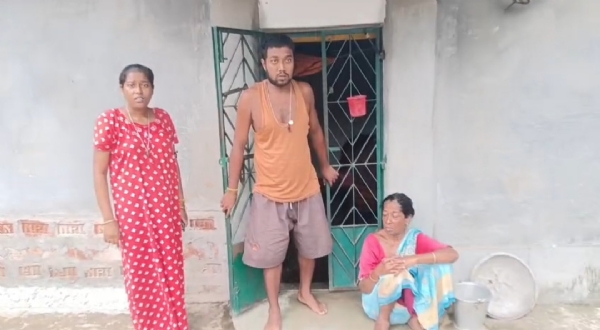 ওঝা এনে বাড়ি দখলের চেষ্টার অভিযোগ ঘিরে উত্তেজনা অভয়নগরে