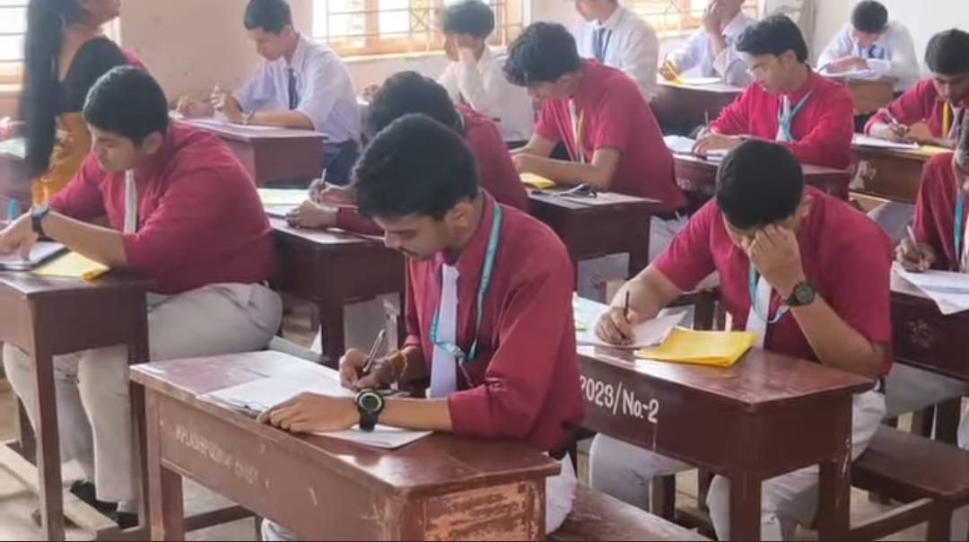 শান্তিপূর্ণভাবেই শুরু মাধ্যমিক পরীক্ষা