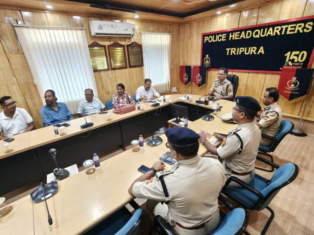 সাংবাদিকদের নিরাপত্তা চেয়ে ডিজিপি'র দ্বারস্থ টিম প্রণব
