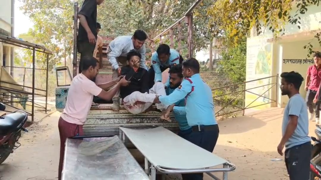 তেলিয়ামুড়ায় ভয়াবহ দুর্ঘটনায় গুরুতর আহত তিন যুবক