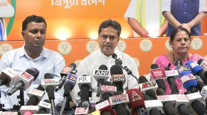 গণতান্ত্রিকভাবে আইন মেনেই কাজ করছে নির্বাচন কমিশন : মুখ্যমন্ত্রী 