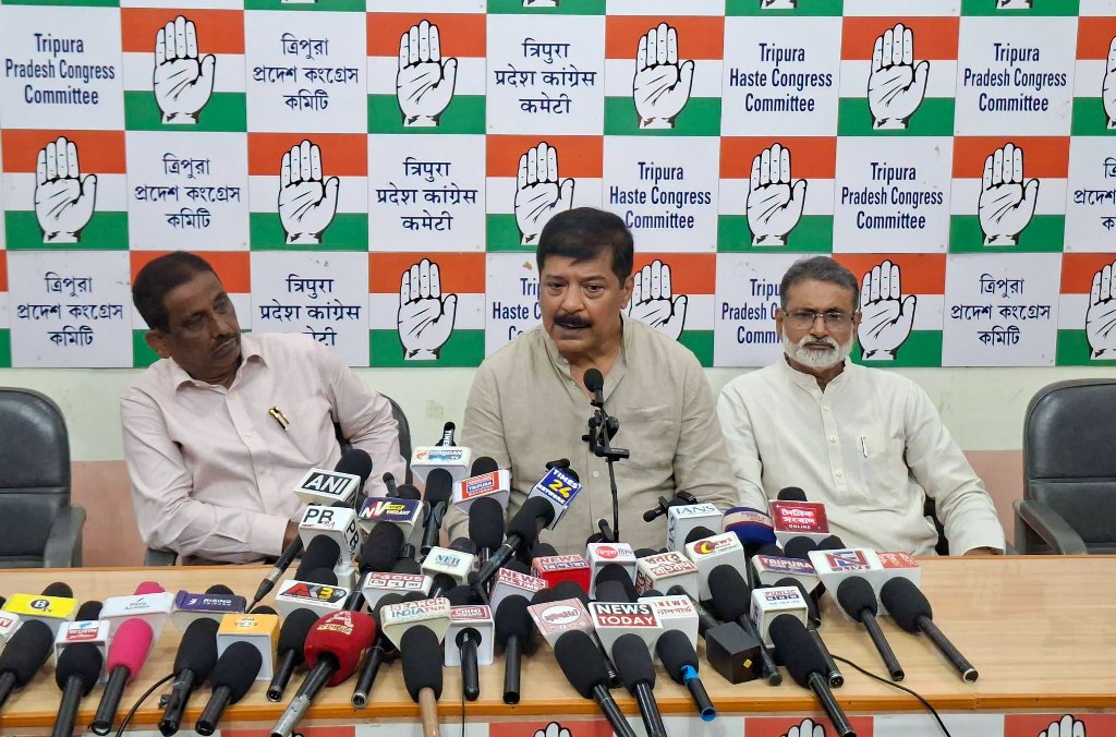 চূড়ান্তভাবে অপমানিত হয়েছে প্রয়াত ডিজিপি, বিস্ফোরক দাবি সুদীপের 