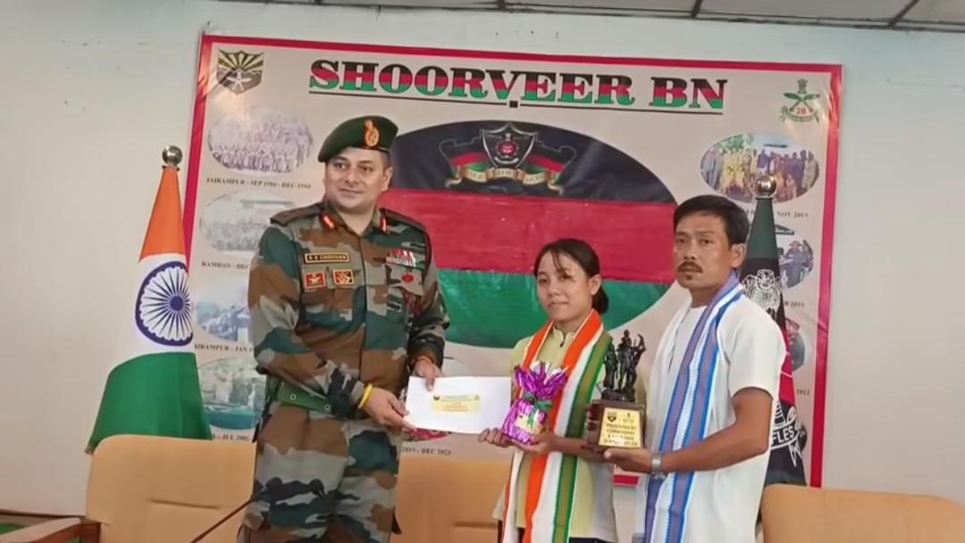 দারিদ্র্যকে হার মানিয়ে রাজ্যের মুখ উজ্জ্বল করল অনিতা
