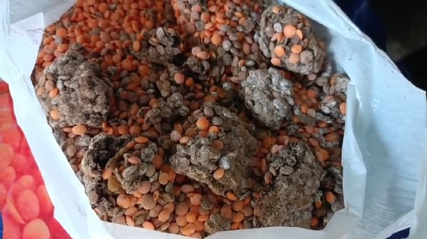 রেশন দোকানে বিষ ডাল, তীব্র ক্ষোভ গ্রাহকদের  