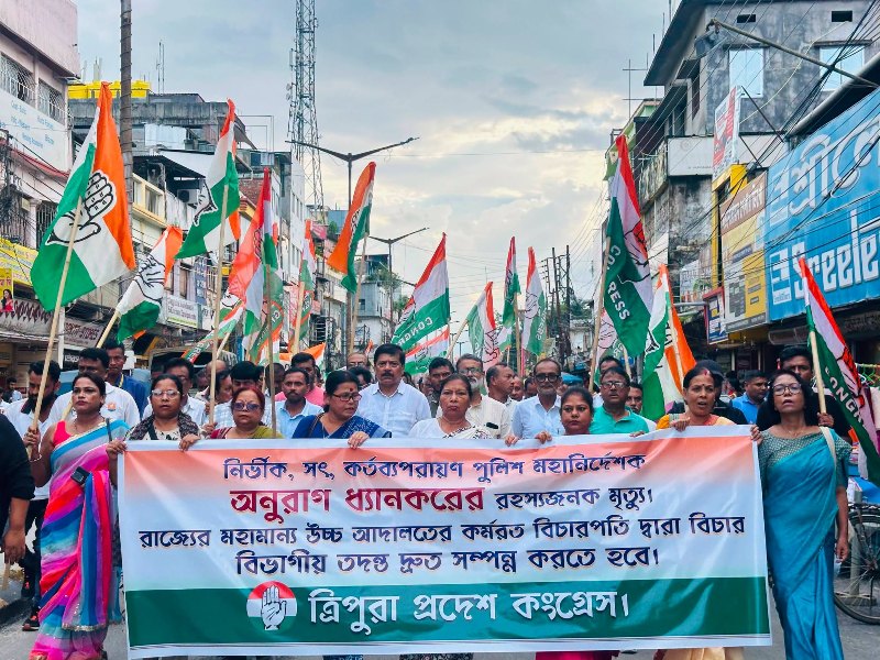 ডিজিপি'র মৃত্যুকাণ্ডে মুখ্যমন্ত্রীর বাসভবন ঘেরাও কংগ্রেসের