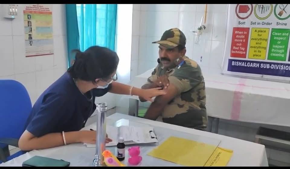 আতঙ্কনগরীতে পরিণত বিশালগড়, বিএসএফ জওয়ানদের উপর হামলা